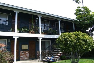 Building Photo - Royal Apartments