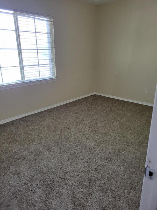 Building Photo - 44463 Buena Vista Way