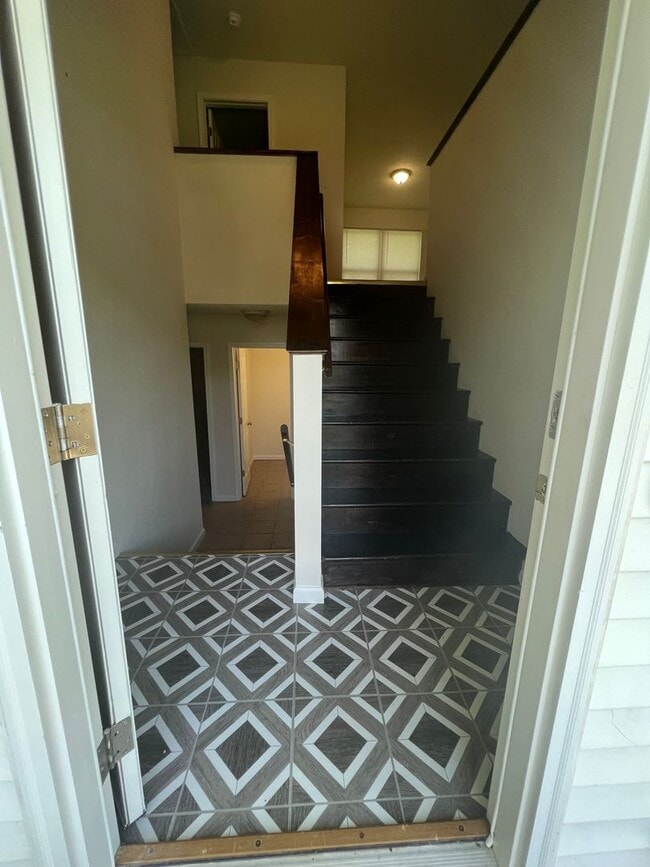 Building Photo - 4-bedroom 1.5 baths house near I-44