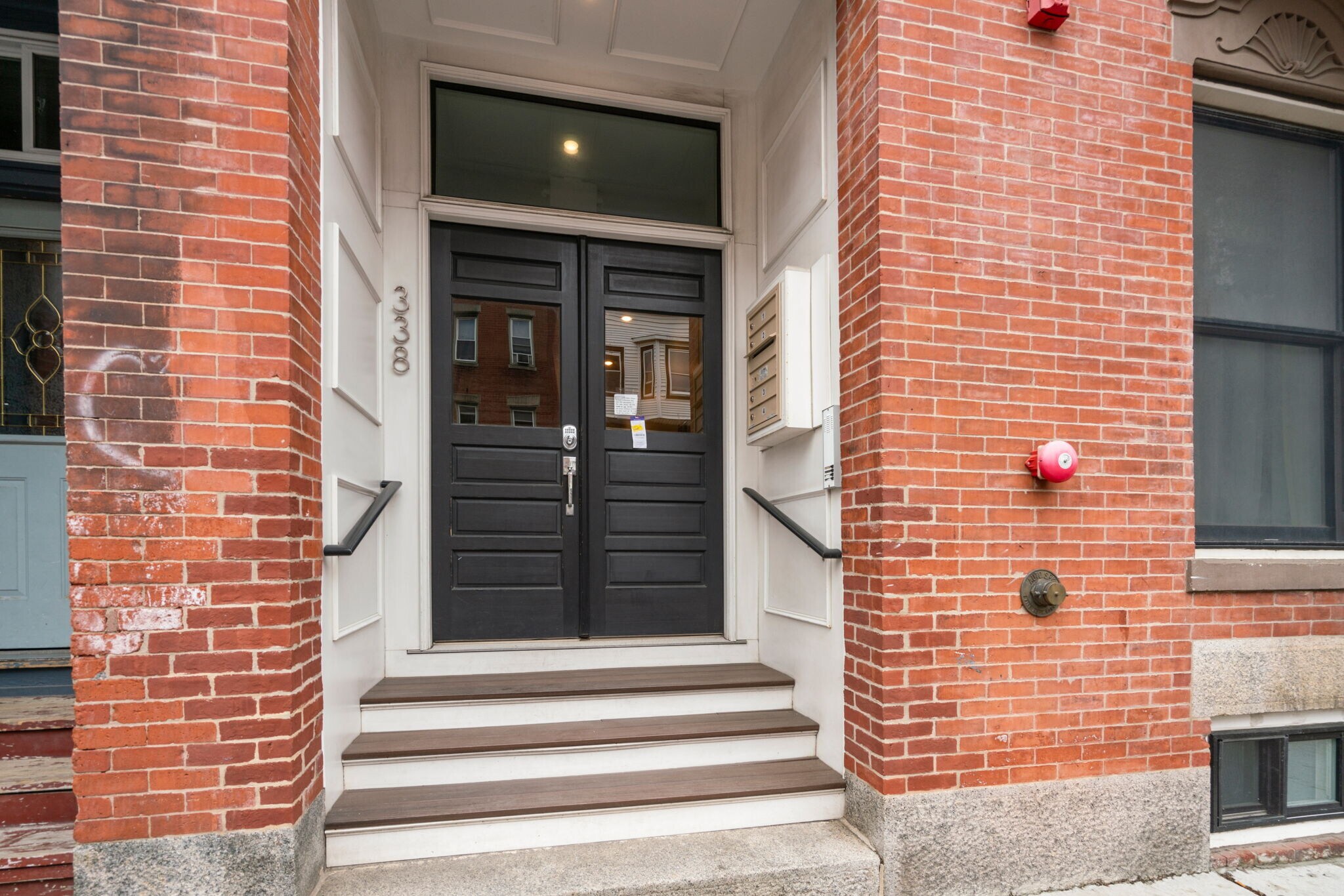 Building Photo - 338 Meridian St