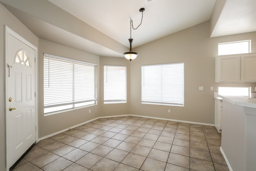 Building Photo - 5637 Island Mist St