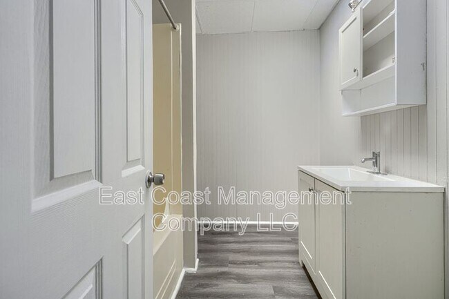 Building Photo - 2107 W Saratoga St