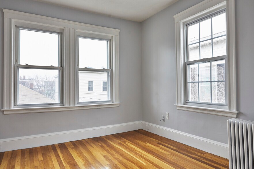 Building Photo - 52 Mansfield St