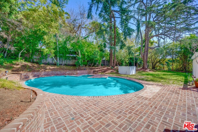 Building Photo - 926 N Alpine Dr