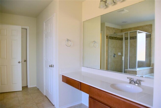 Building Photo - 16008 Hawthorne Heights Trail