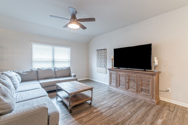 Building Photo - 2569 McCrae