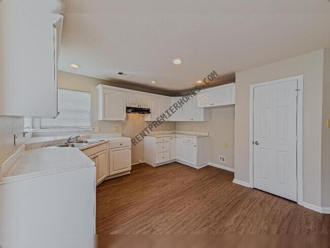 Primary Photo - 2910 Falcon Ct