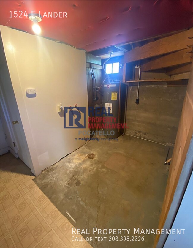 Building Photo - 3 bedroom 2 bath Home