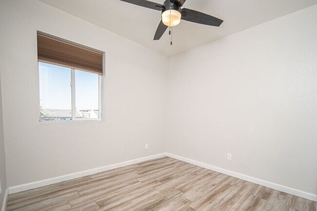 Building Photo - 808 N 95th Dr