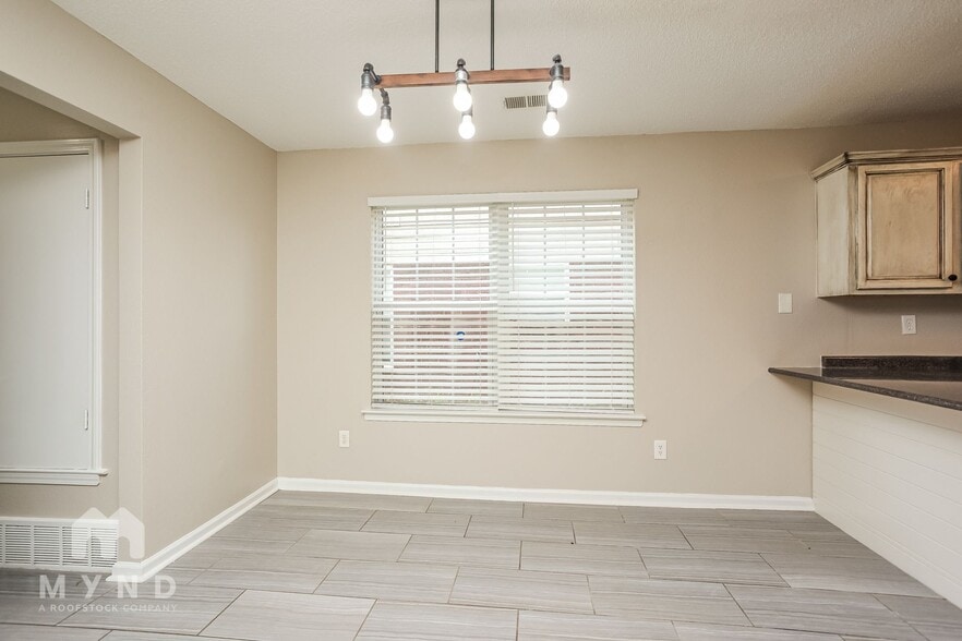 Building Photo - 7322 Green Ash Dr