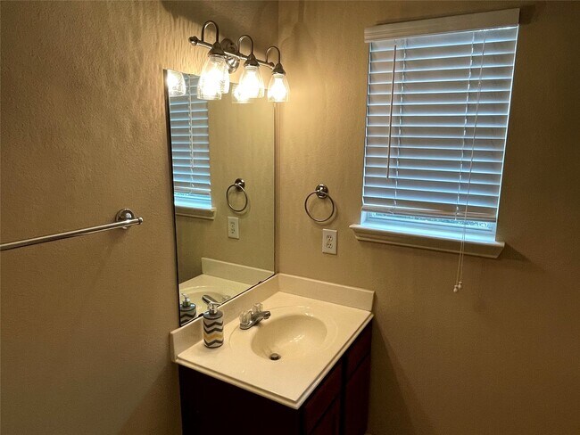 Building Photo - 29618 Evergreen Hills Dr