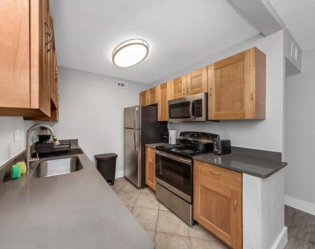 Building Photo - 4311 W Cleveland St