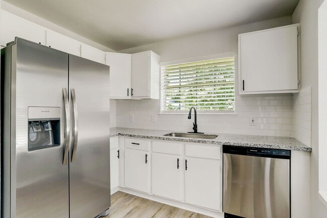 Building Photo - 5403 Diane Ct