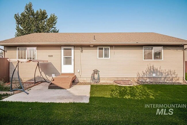 Building Photo - 2221 Frontier Dr