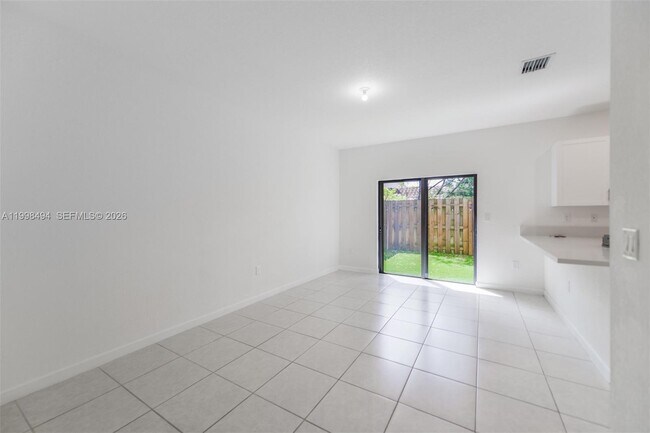 Building Photo - 640 NE 207th St