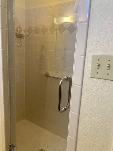 Building Photo - 309 N 35th Ln