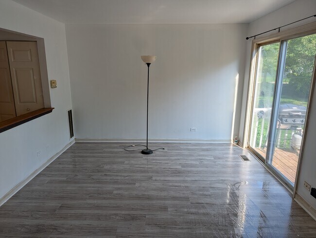 Building Photo - 843 E Princeton Cir