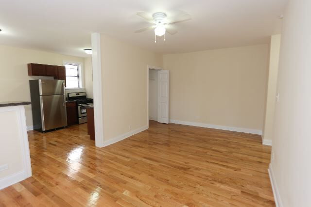 Building Photo - 629 W Cornelia Ave