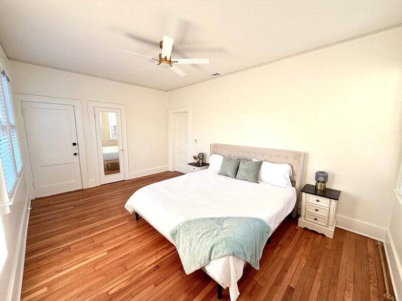 Building Photo - 726 E 40th St