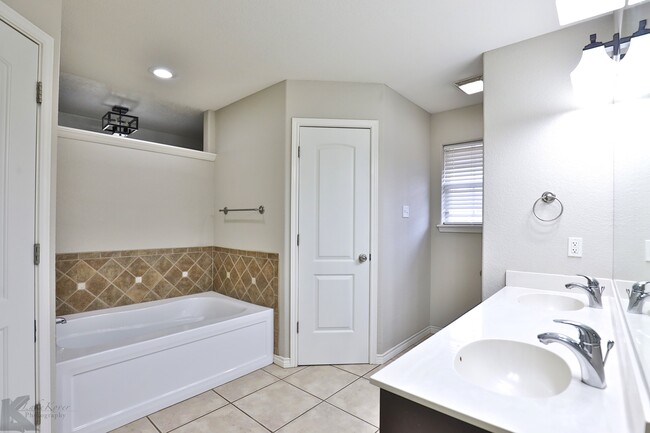 Building Photo - 7125 Sable Cir