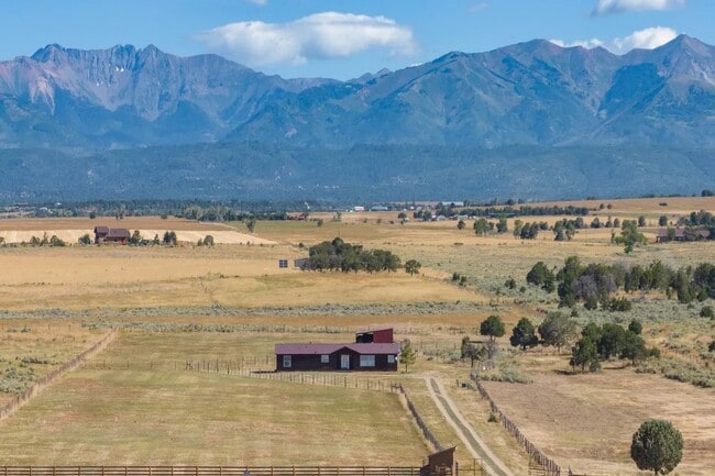 Building Photo - 007