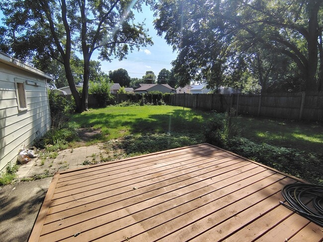 Building Photo - 1213 Kingsley Dr