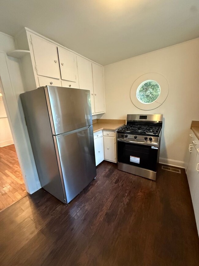 Building Photo - 0011