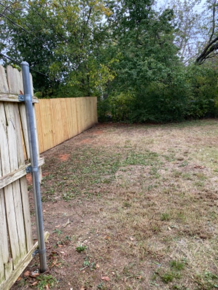 Building Photo - 208 Edd Dr