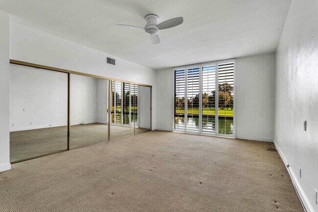 Building Photo - 910 Island Dr