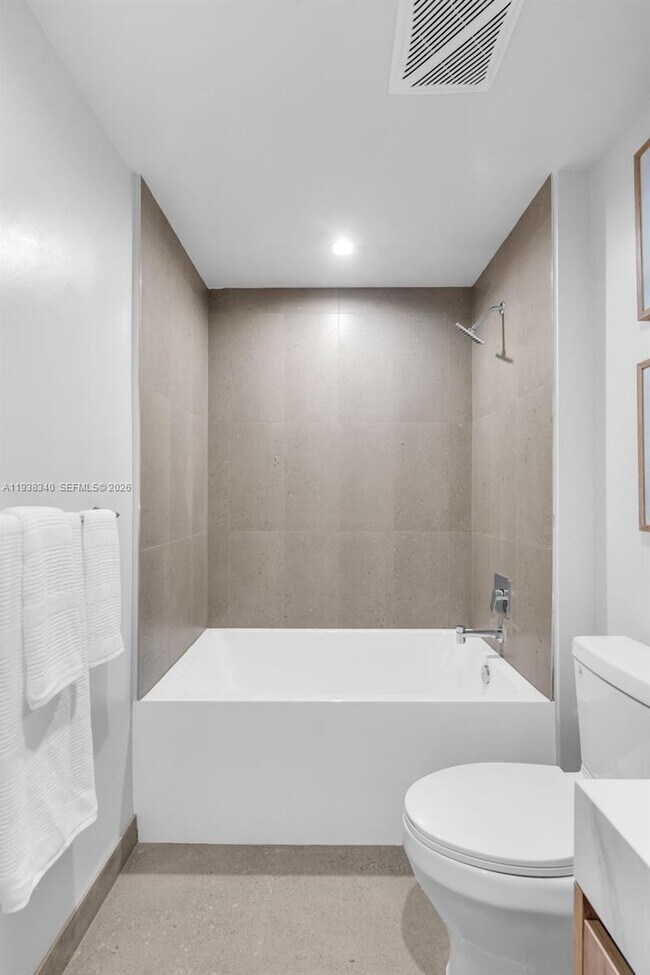 Building Photo - 11 NE 6th St