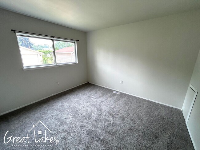 Building Photo - Beautiful 3 Bedroom 1 Bathroom now available for rent!