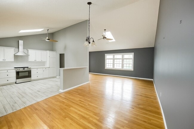 Building Photo - 11 Lheureux Cir