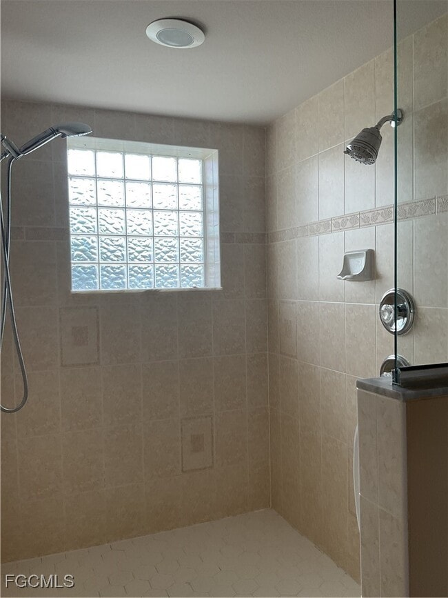 Building Photo - 3920 SE 2nd Pl