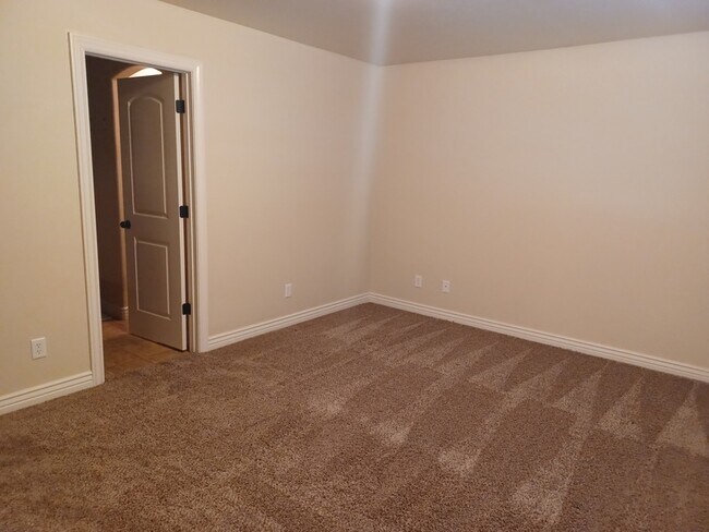 Building Photo - 1159 W 100 S