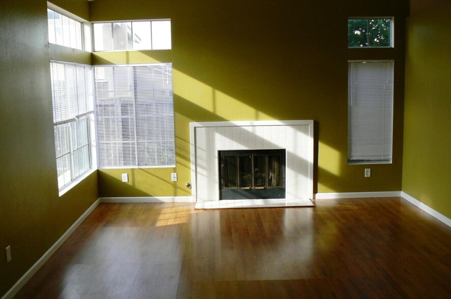 Building Photo - 25422 Lavender Cir