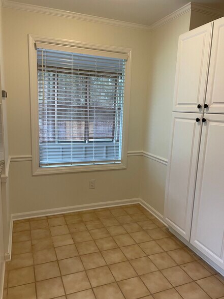 Building Photo - 575 Fairfield Way