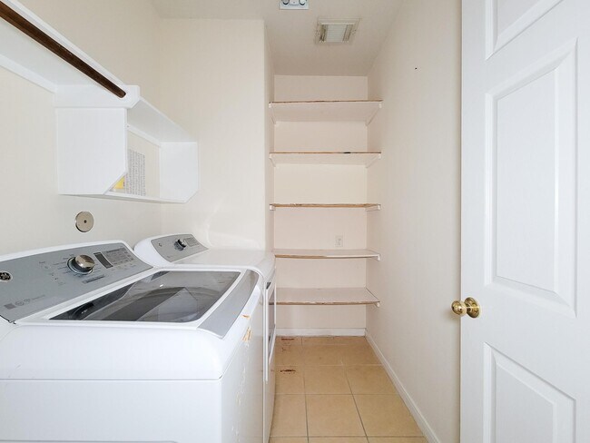 Building Photo - 13935 Charterhouse Way