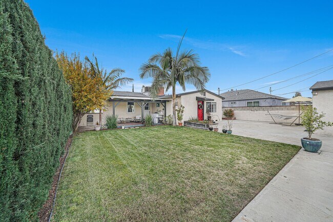 Building Photo - A beautiful  home in North Hollywood is no...