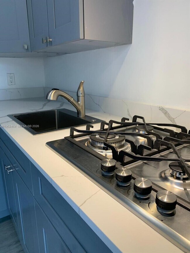 Building Photo - 600 SW 16th Ave