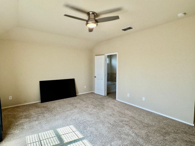 Building Photo - 1607 Tree Run
