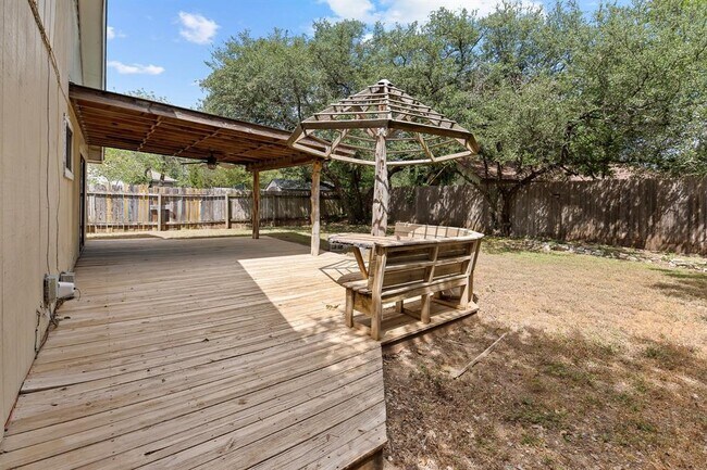 Building Photo - 607 Russet Valley Dr