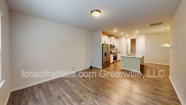 Building Photo - 312 Highline Trl