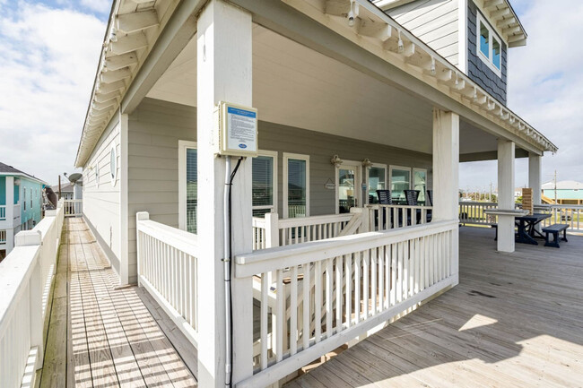 Building Photo - 927 Palm Ridge Dr