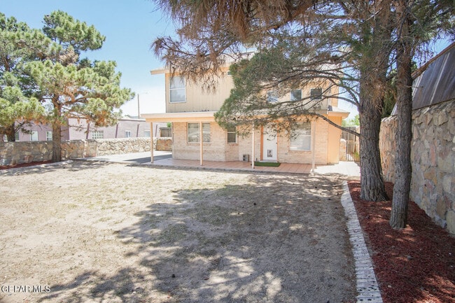 Building Photo - 2151 Sun Manor Dr