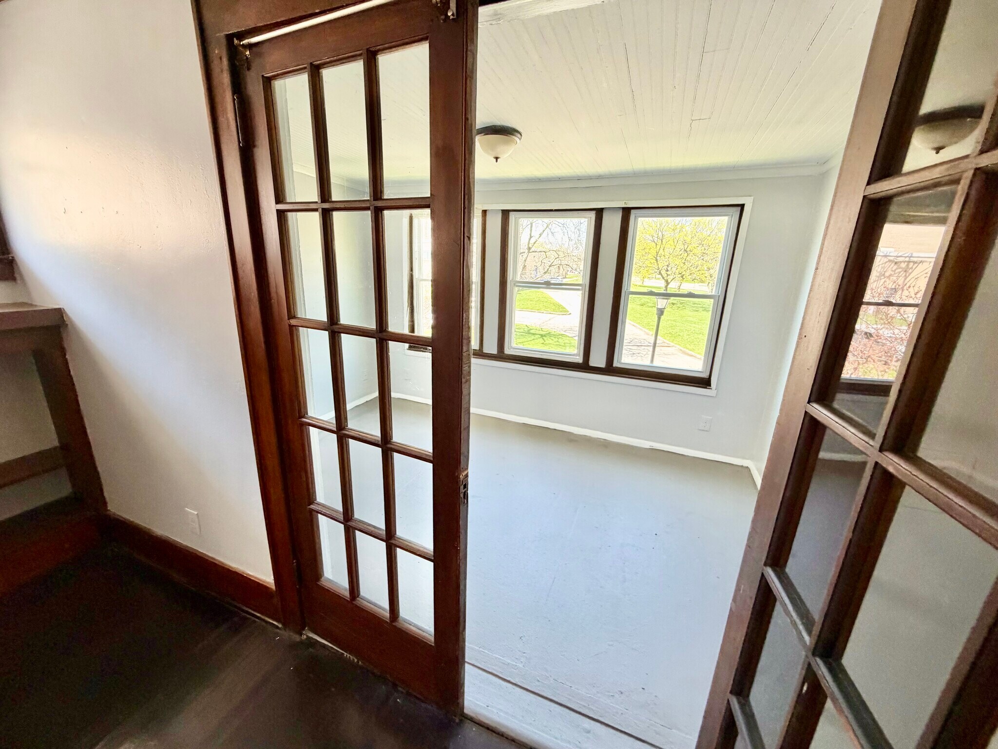 Sunroom - 142-144 Ohio St