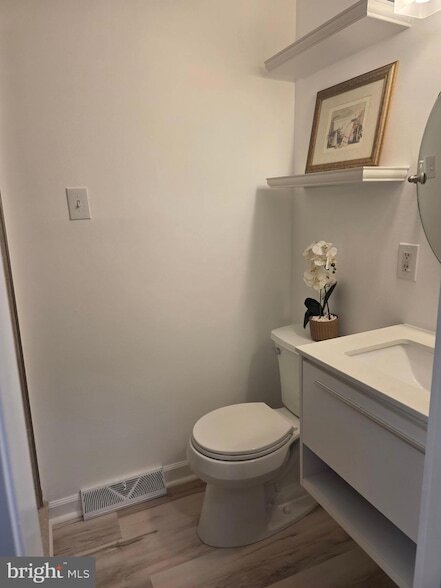 Building Photo - 251 Fir Tree Ct