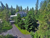 Building Photo - "Experience Luxury Living: Expansive 4-Bedroom Retreat Estate with Scenic Views and Elegant Finis...