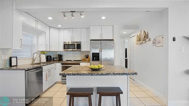 Building Photo - 2716 N Ocean Blvd