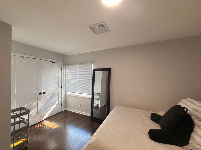 Building Photo - 3684 Park Ave