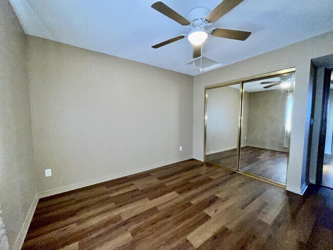 Building Photo - 2 bed 1 bath ground floor $1300 rent BHCRE...